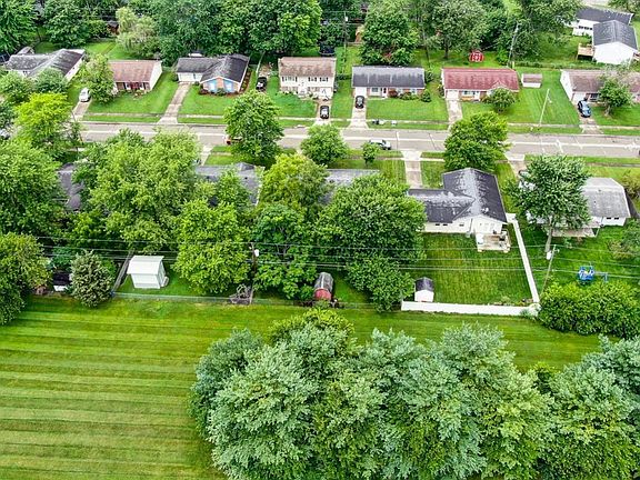 5th image of 932 Essex Dr