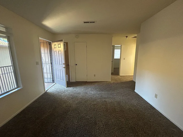 52 S Parsons Ave #C — Photo 12