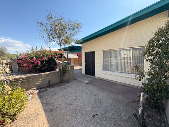 2nd image of 809 N Camino Seco