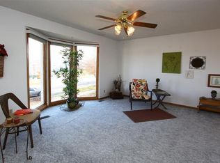 7916 Twinoaks Rd, Lincoln, NE 68516