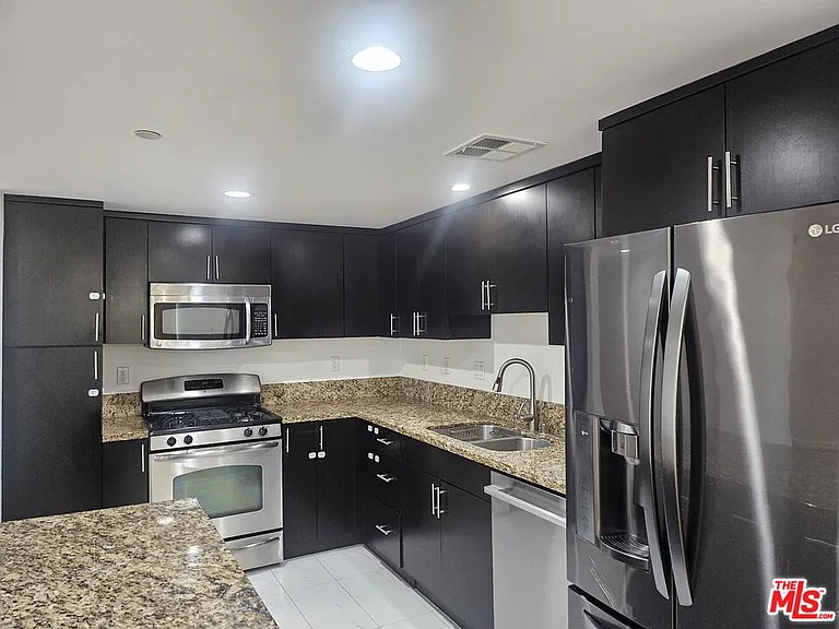 332 S Oxford Ave #201 — Photo 3