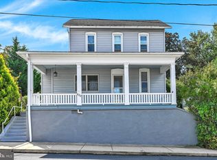 628 Fulton St, Akron, PA 17501