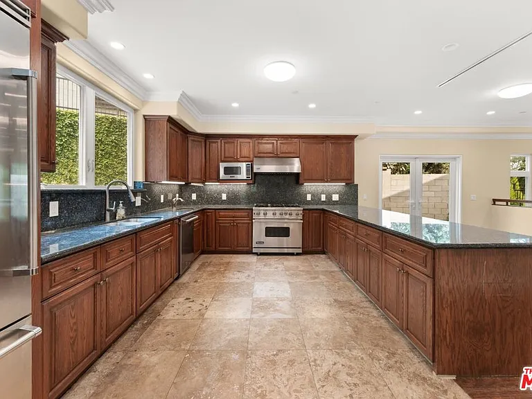 1630 Bridgeport Dr — Photo 13