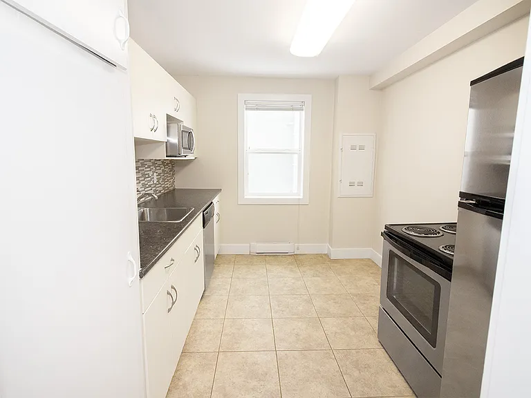 321 Enfield Cres #3 — Photo 4