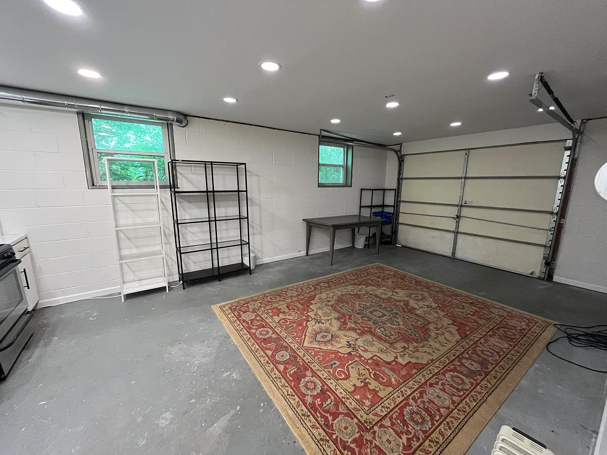 Studio Space - 445 Princess Ann Dr
