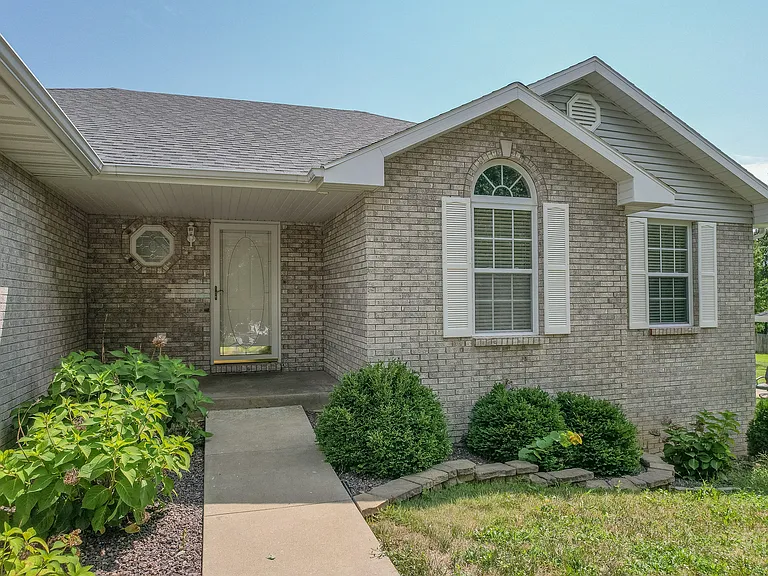 3725 Oxford Rd — Photo 42