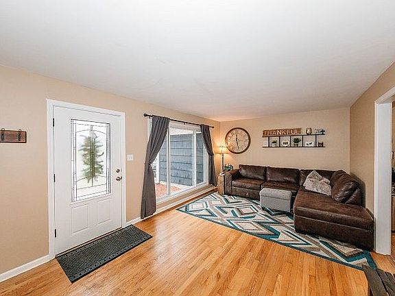 3rd image of 5046 N Lydell Ave