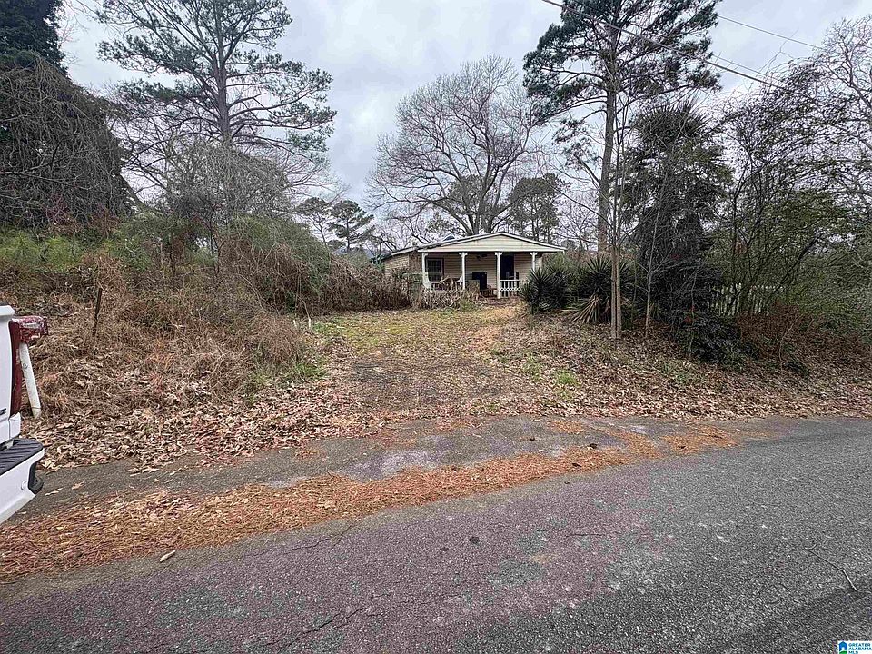 2nd image of 1106 S Christine Ave