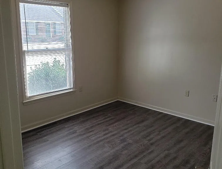 230 Lanier Dr #215 — Photo 16