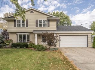 2300 Avalon Dr, Waukesha, WI 53186