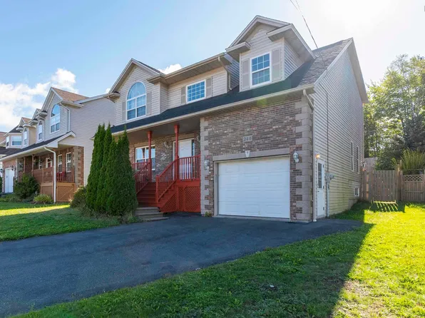 246 Langbrae Dr, Halifax, NS B3S 1K4