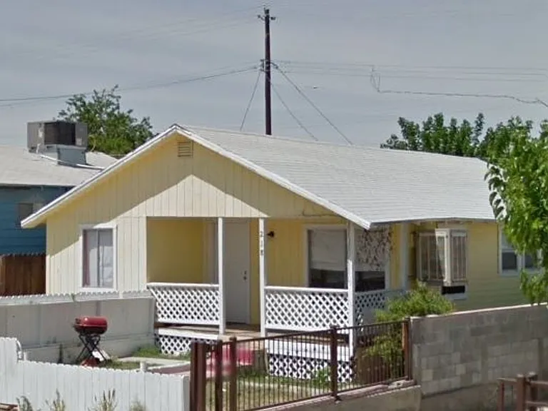 218 F St — Photo 4