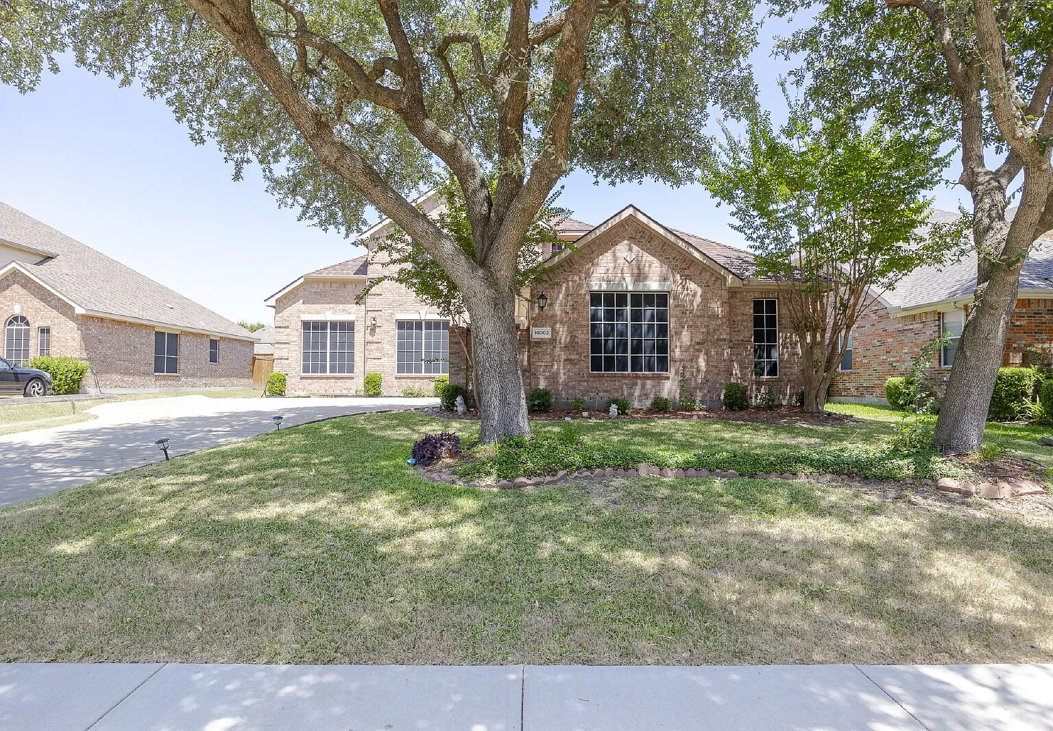 4 bed, 2.5 bath, 3505 sqft, $3,270 — Photo 2