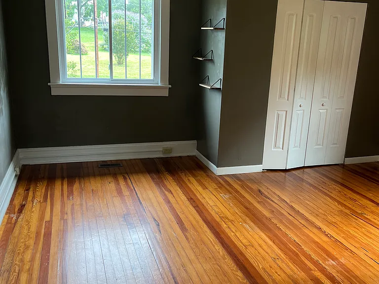 221 Warren Ave — Photo 14