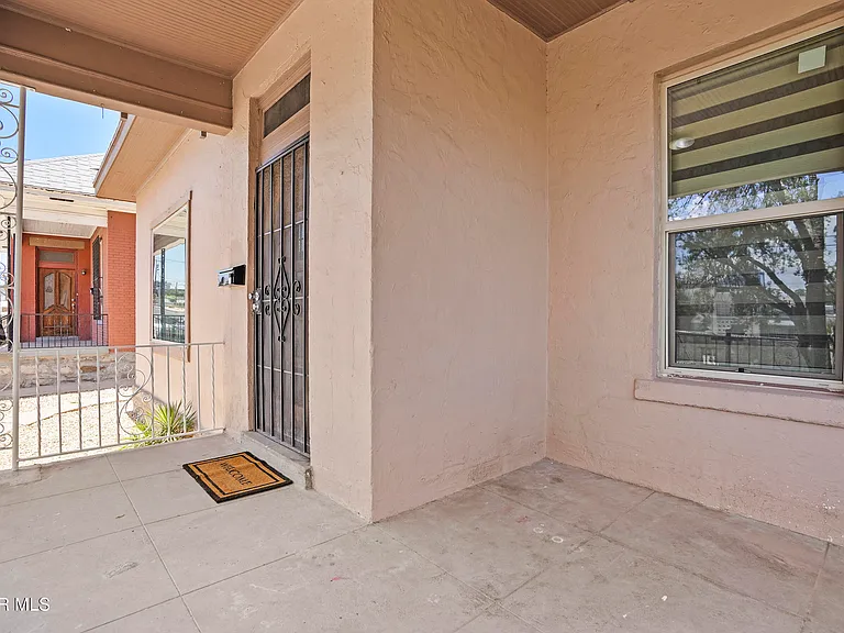 305 E River Ave — Photo 38