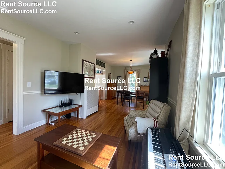 19 Tyler Ave — Photo 11