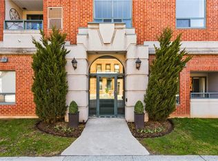 Grafton Square Condominiums, Hamilton, ON L9H 2P6