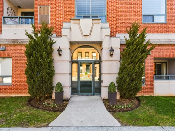 8 Main St #203, Hamilton, ON L9H 2P6