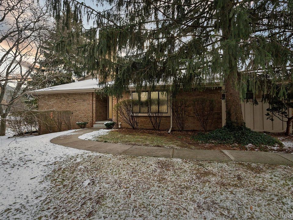 1st image of 7489 Pebble Ln
