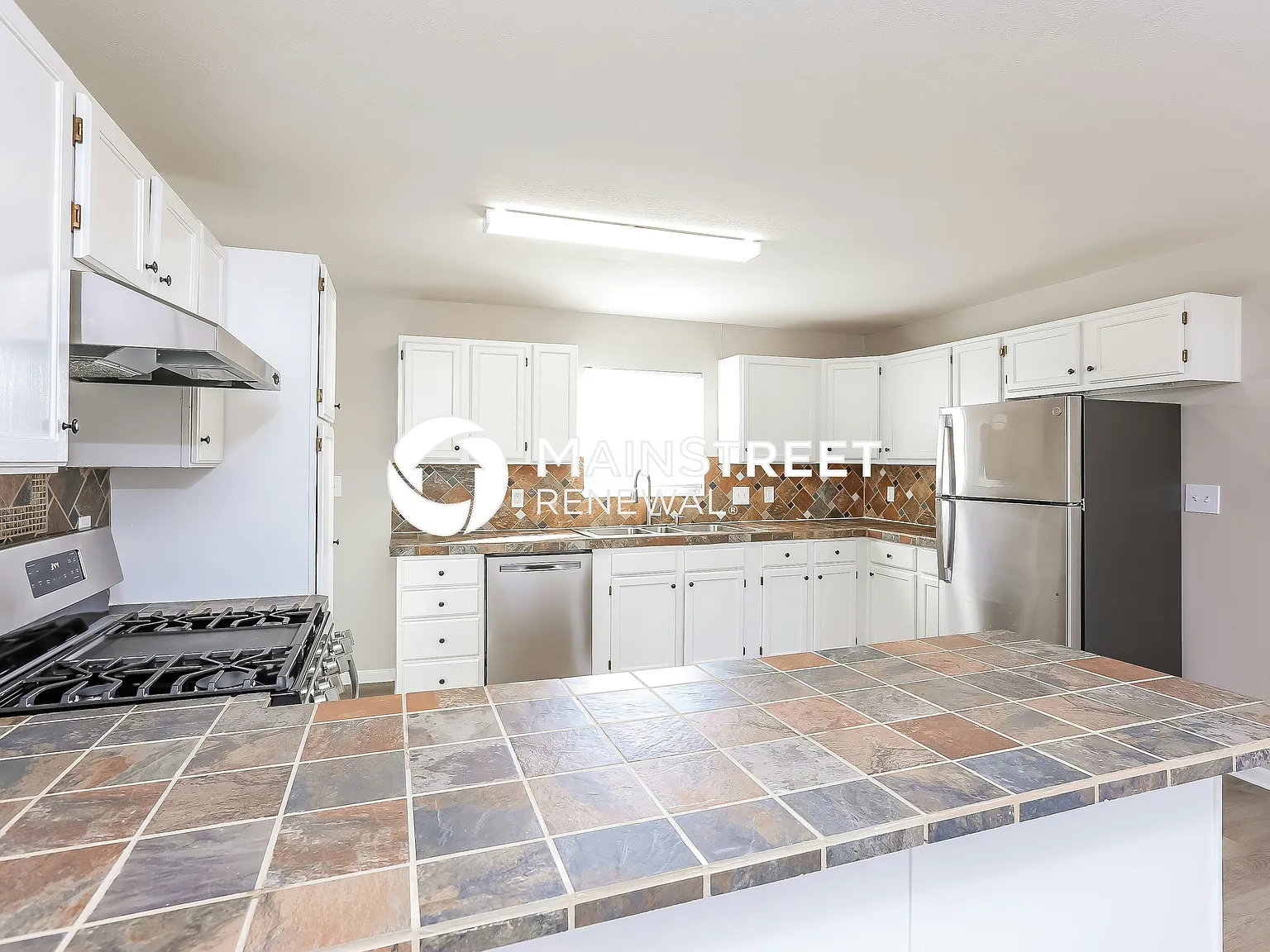 413 N Seminole Dr — Photo 4