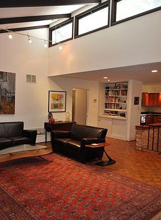 Clerestory windows in living room & 2 bedrooms