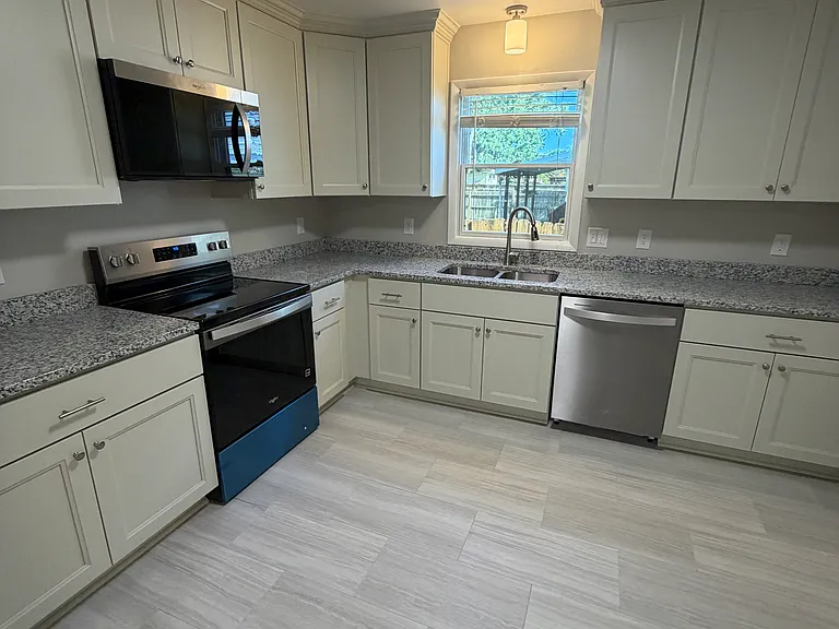 809 Hilltop Rd — Photo 3