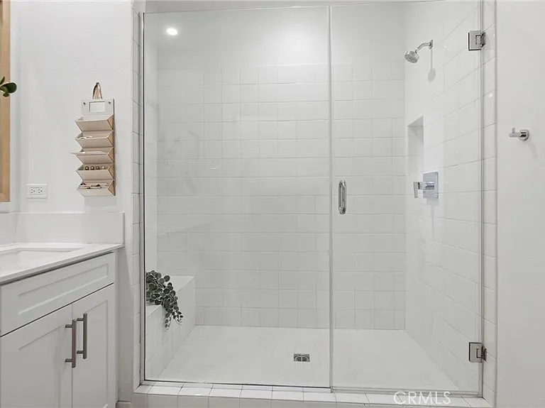 2560 Valentina Way — Photo 31