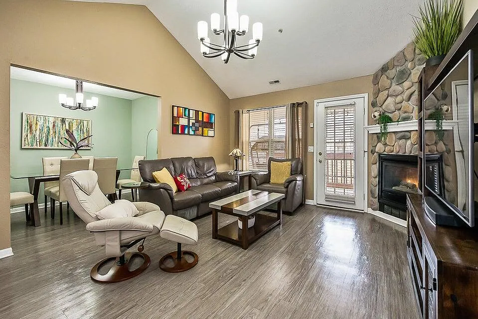 2 bed, 2.0 bath, 1190 sqft, $2,500 — Photo 4