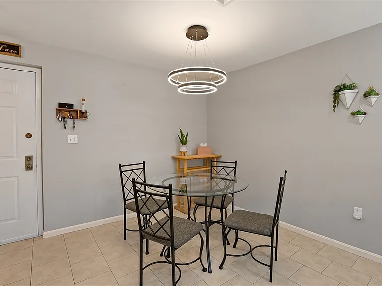 20 Central St #306 — Photo 7