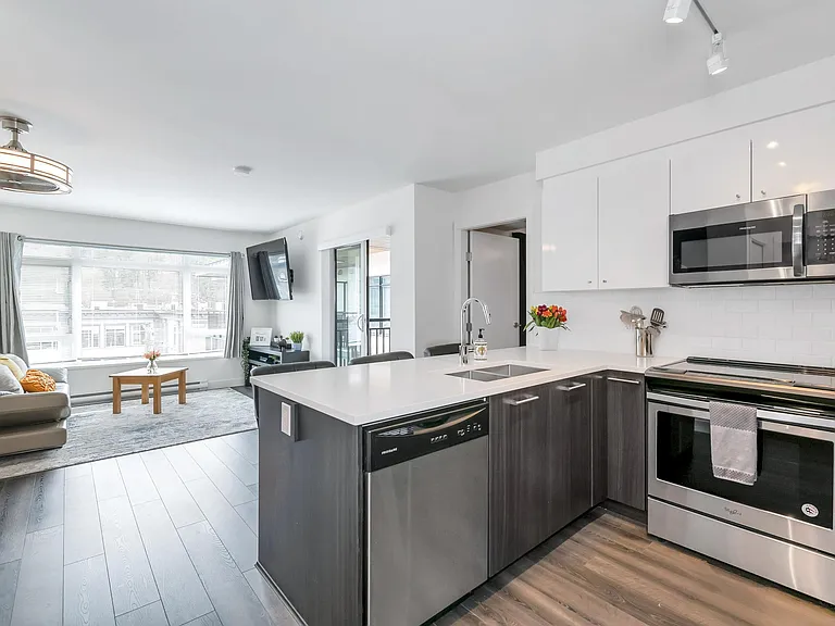 2525 Clarke St #502 — Photo 12