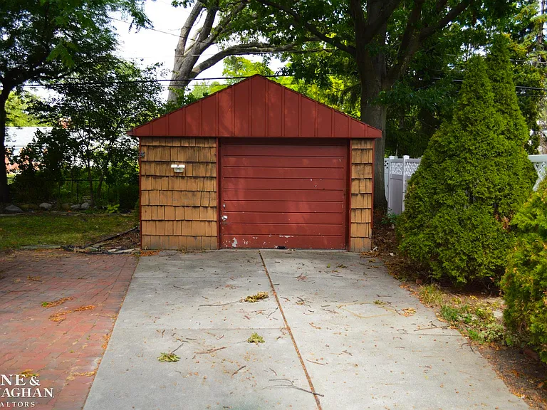 1932 Allard Ave — Photo 24