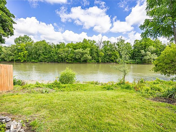 5th image of 242 River Meadow Dr