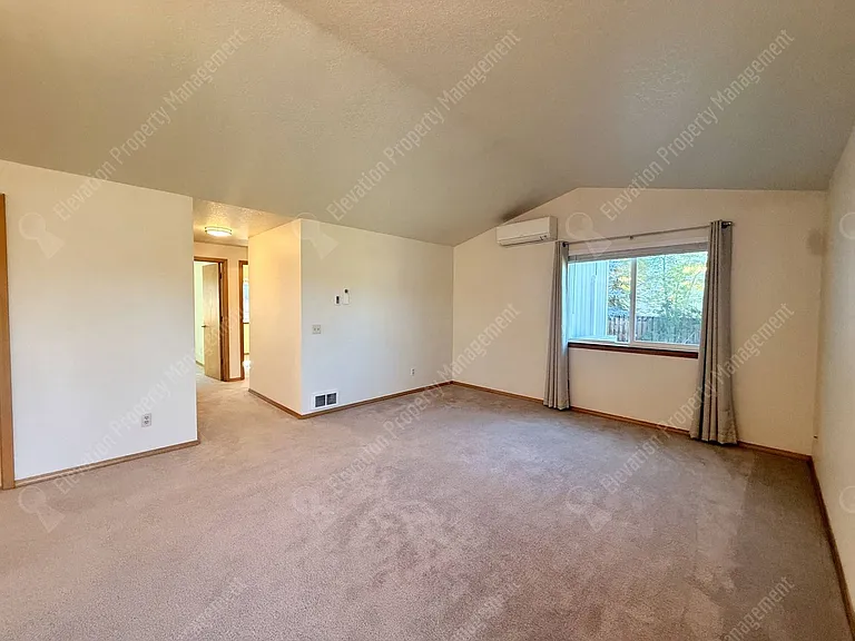 3092 NE Tahoe Ct — Photo 10
