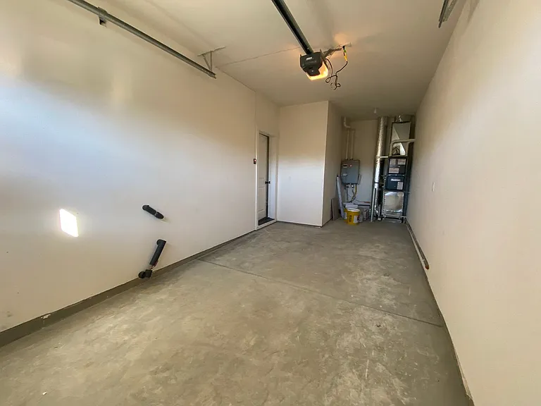 9126 N Seward Ave — Photo 26
