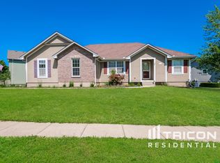 1302 S Rayce Dr, Greenwood, MO 64034