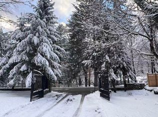 1002 Grove St #1, Wellesley, MA 02482