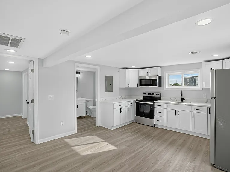 428 S Governors Ave #C — Photo 8