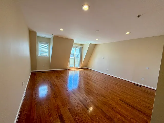 1116 K St SE — Photo 42
