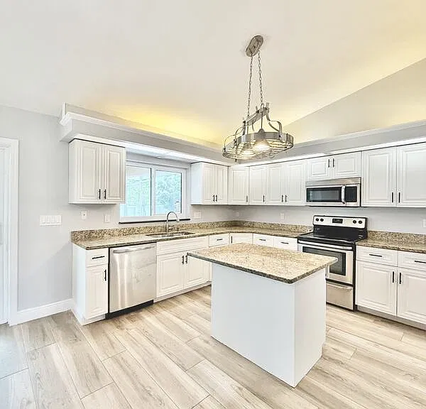 22148 Lockport Ave — Photo 11