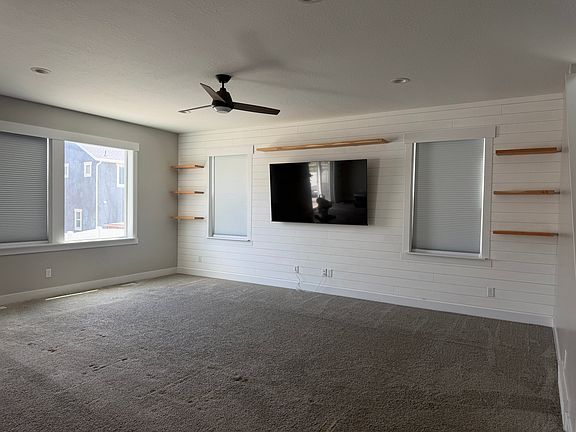 3rd image of 132 N Foxmoor Way