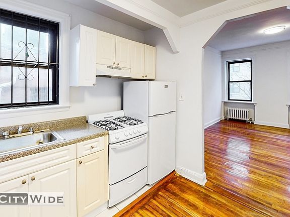 3rd image of 302 E 49th St #4FW