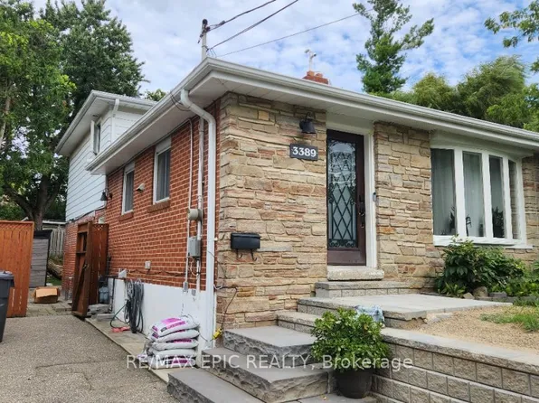 3389 Kelowna Ct, Mississauga, ON L5C 2E5