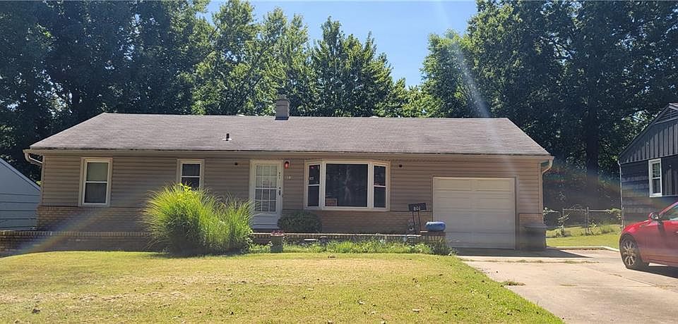 1st image of 801 W 90th St
