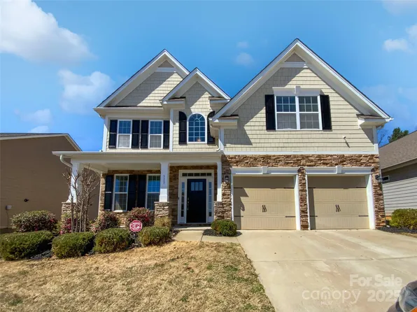 111 Canada Dr, Statesville, NC 28677