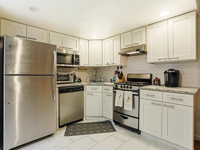 249 Queen St #2 — Photo 3