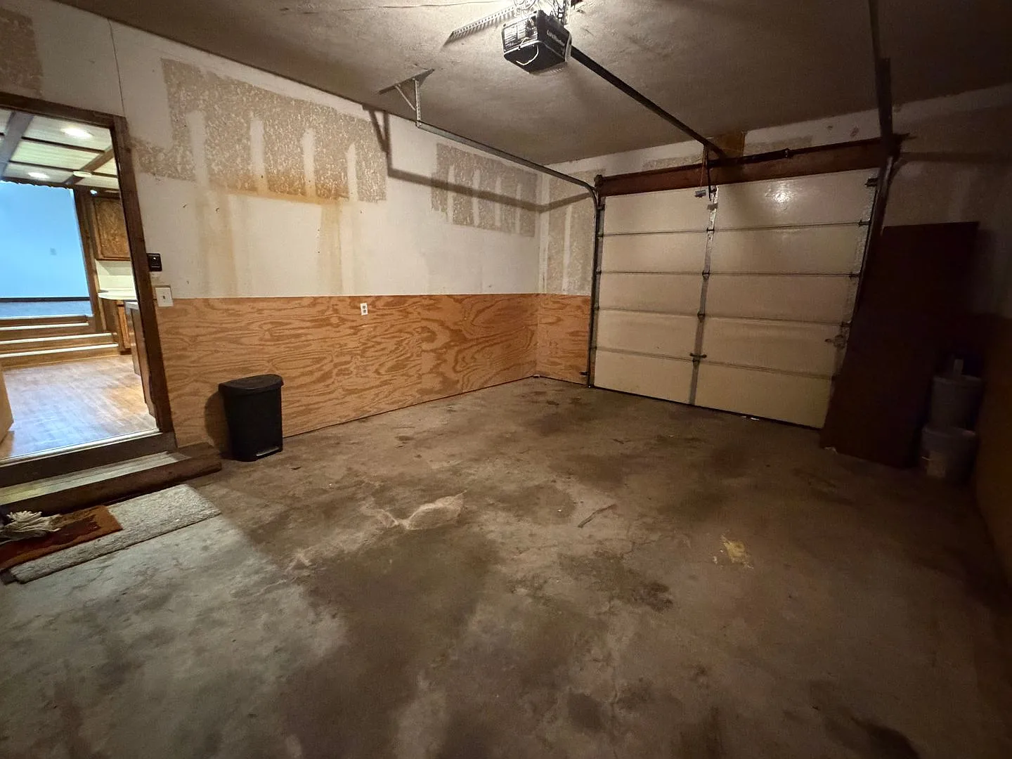Country Living: 3 Bedroom and 2 Bathroom Home Newly Renovated — Photo 4
