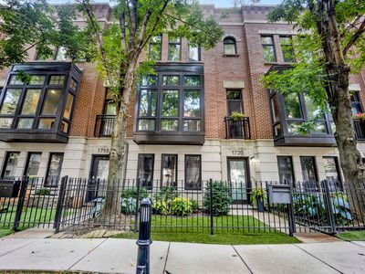 1720 W Surf St #36, Chicago, IL, 60657