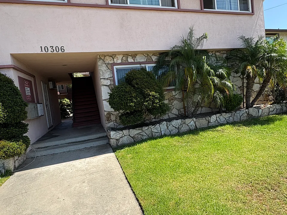 10306 La Reina Ave #C