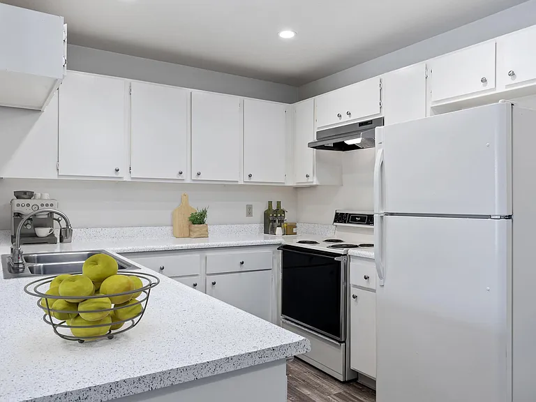 Shadowridge Heights Apartments — Photo 7