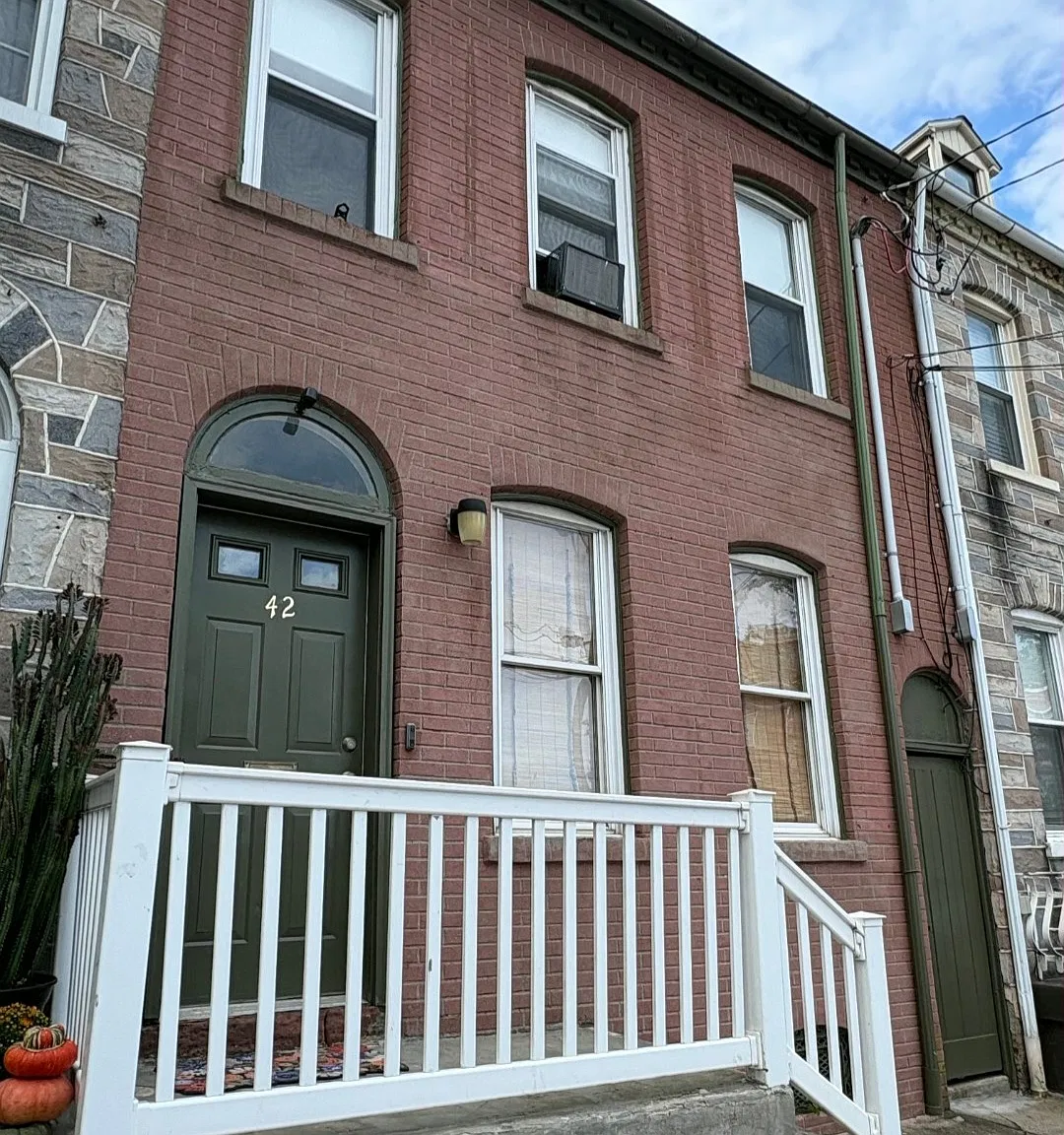 3 bed, 1.5 bath, 1285 sqft, $1,850 — Photo 1